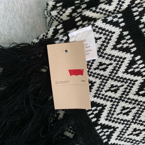 LEVI’S Scarf - Picture 2 of 4